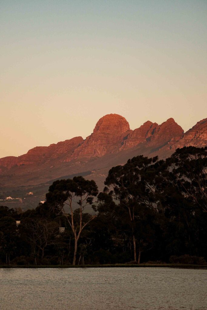 Bergen in Zuid Afrika tijdens trouwweekend
