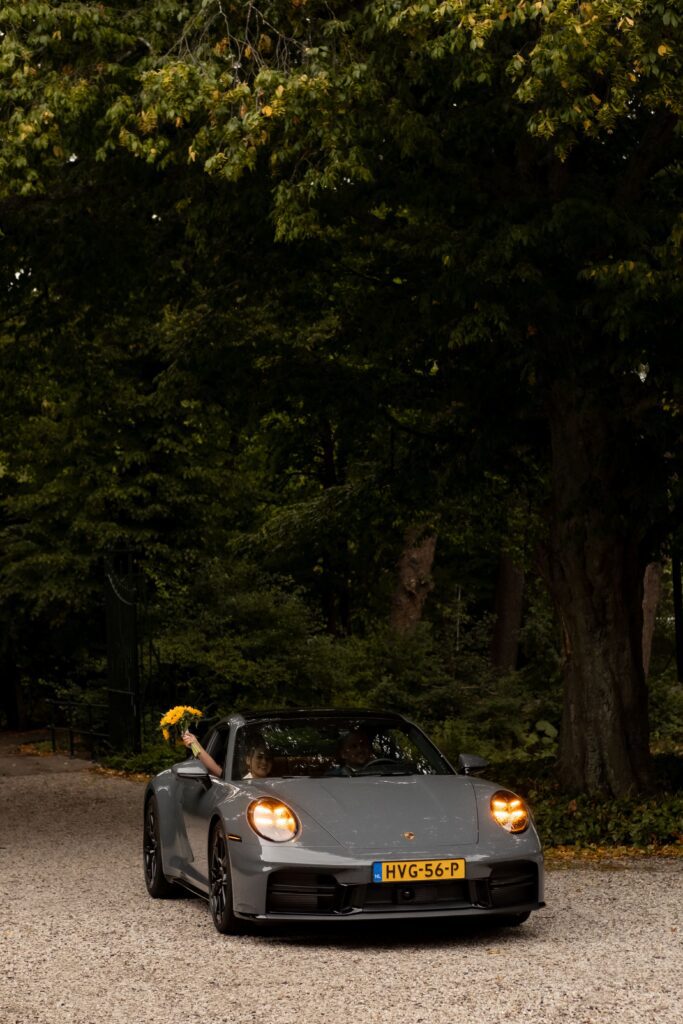 Aankomst bruidspaar Huize Frankendael trouwlocatie bruiloft