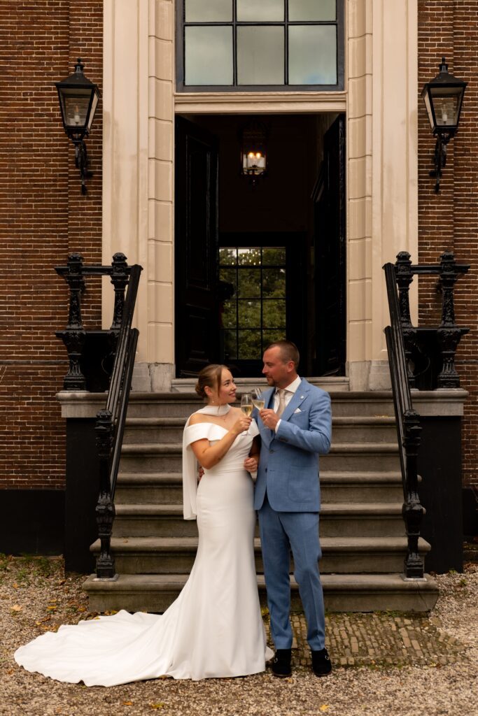 Koppel tijdens bruiloft trouwfotografie locatie Amsterdam
