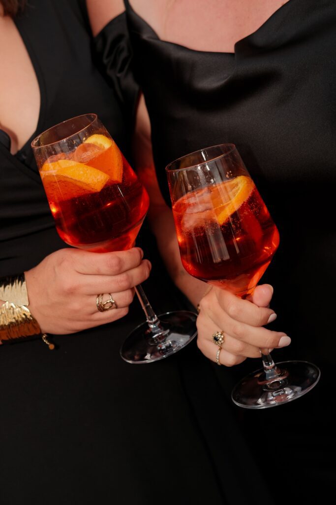 cocktail tijdens receptie trouwdag italie