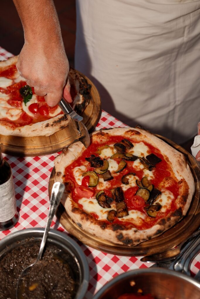 pizza party tijdens buitenlandse bruiloft in italie