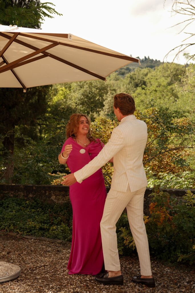 moeder en bruidegom first look wedding italie