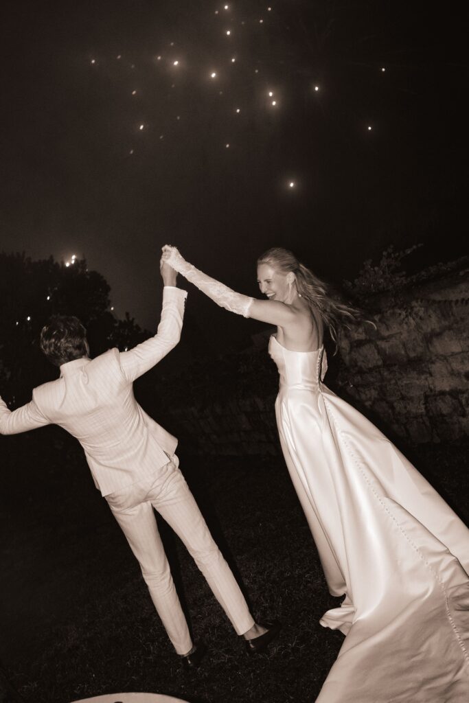 italiaanse bruiloft vuurwerk trouwfotograaf feestvieren
